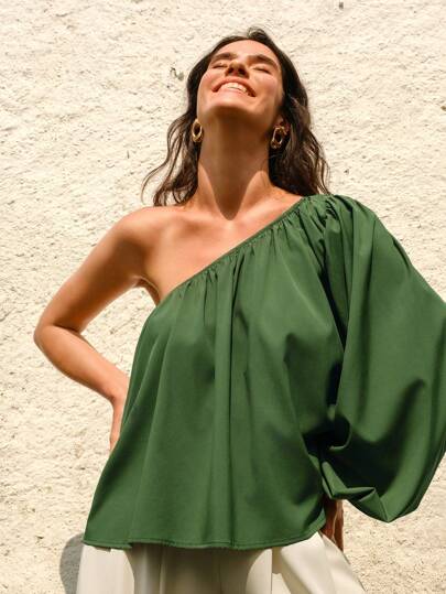 CAJUNI Blusa informal con cuello asimétrico, mangas de obispo y fruncido en verde para vacaciones y conciertos