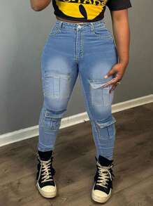 女款裝配有貨物口袋的修身牛仔褲