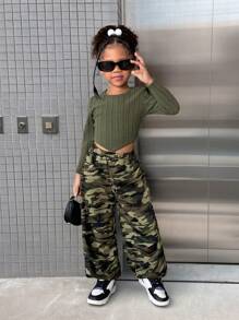 SHEIN 年轻女孩运动休闲针织长袖上衣和迷彩印花长裤 2 件套