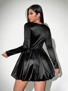 Viva Relle 1 件大码女式纯色方领荷叶边下摆收腰连衣裙 - 黑色 - 查看 6