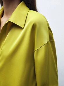 Maija Camisa de manga larga con hombros caídos, de ajuste regular, textura de satén y unicolor, de uso versátil para el día a día, otoño/invierno - Mostaza Amarilla - Ver 7