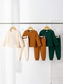 6pcs/Pack The Three Pieces Baby Boy Basic Set Includes Three Sets Of Clothes In Apricot Brown And Green To Meet The Baby's Daily Dressing Needs. Each Set Features A Clean Design And High-Quality Fabrics To Ensure Comfort And Functionality. Different Colors Allow Babies To Show Different Styles On Different Occasions, Which Is Both Cute And Fashionable.