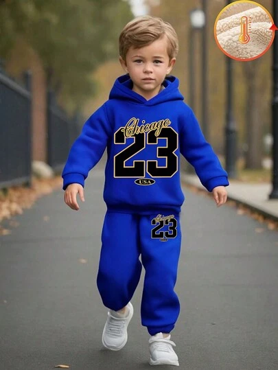 SHEIN Bộ quần áo nỉ trùm đầu màu trơn thường ngày cho bé trai với họa tiết chữ và số in hợp thời trang, lót nhiệt ấm áp, thích hợp mặc hàng ngày, du lịch, mua sắm, tụ họp ngày lễ, thể hiện sự quyến rũ và tự tin độc đáo của bé trai, thời trang và thoải mái, thích hợp cho mùa xuân và mùa thu