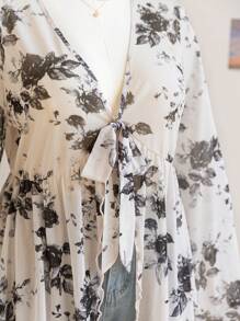 Soleia 大码女式前开花卉印花针织网眼束腰荷叶边上衣，喇叭袖，复古度假风格