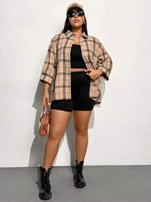 SHEIN Essnce Conjunto de 3 piezas de mujer talla grande para otoño e invierno: camisa holgada de cuadros caqui de manga larga y shorts negros con tirantes, ropa de mujer de otoño, estilo Y2K, conjuntos de atuendos, ropa deportiva, atuendos de aeropuerto