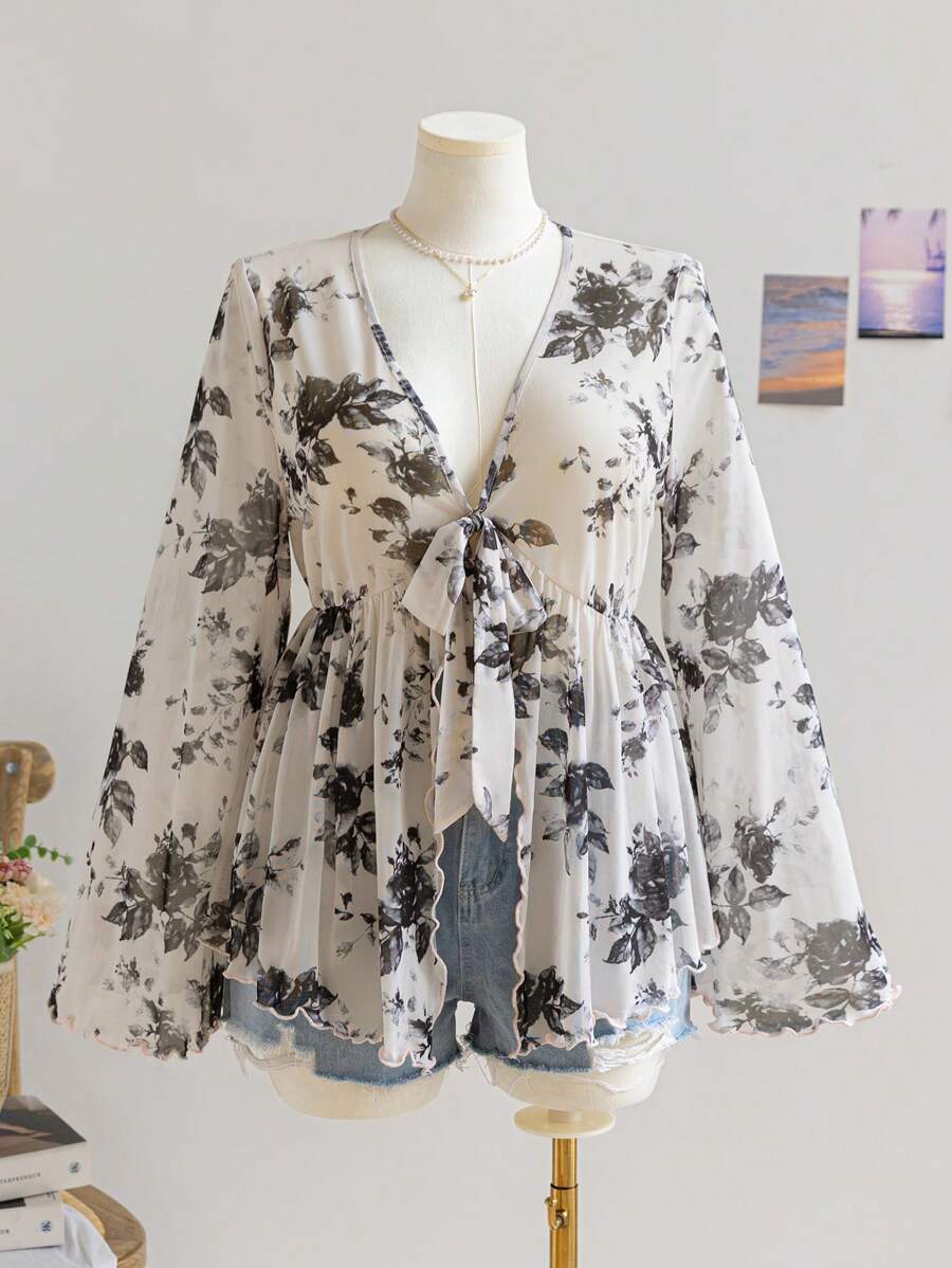 Soleia 大码女式前开花卉印花针织网眼束腰荷叶边上衣，喇叭袖，复古度假风格