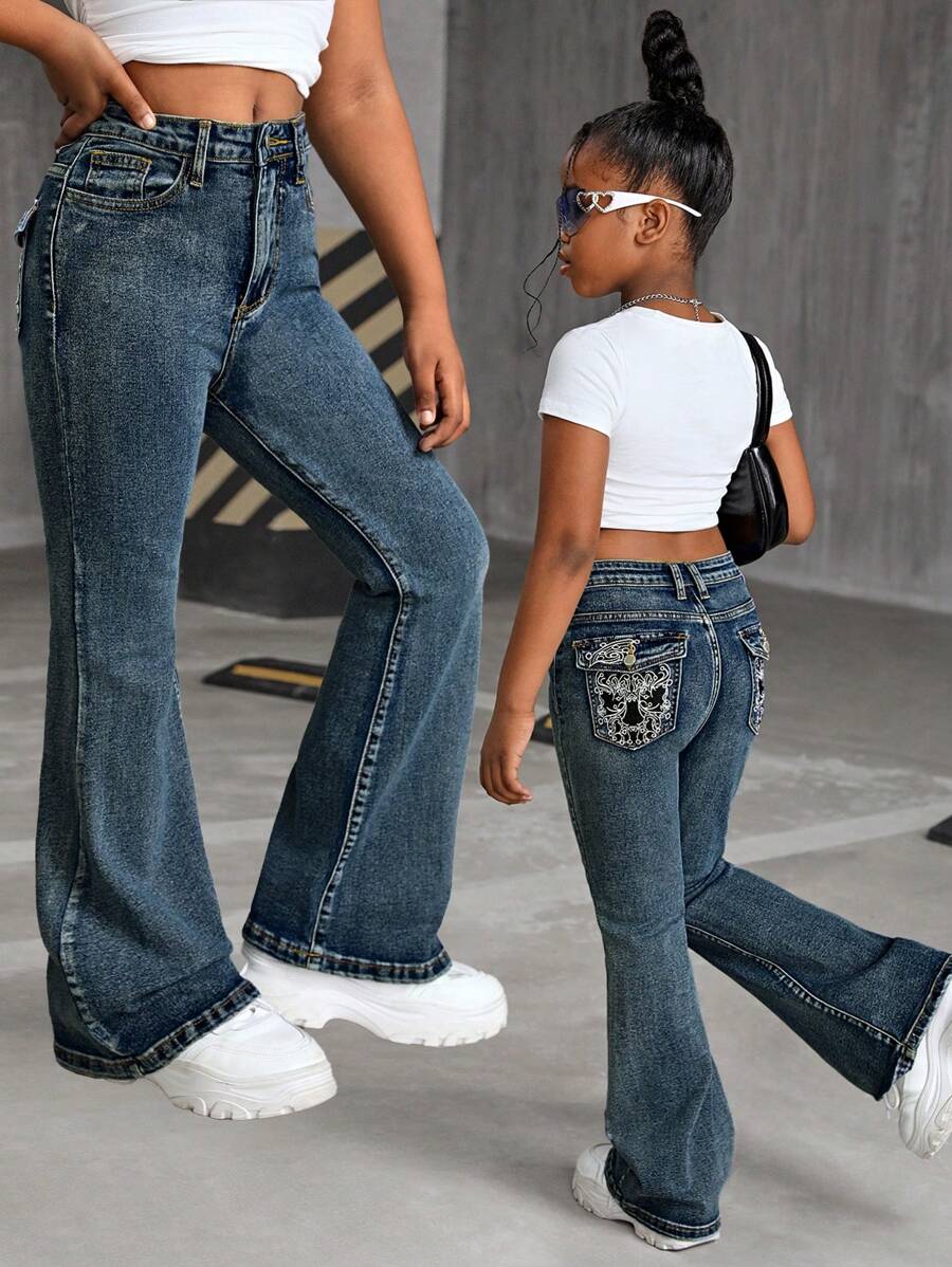 SHEIN Jeans acampanados con bordado estilo Y2K grunge para niña preadolescente, ropa de calle para volver al colegio en otoño - Azul lavado oscuro - Ver 1
