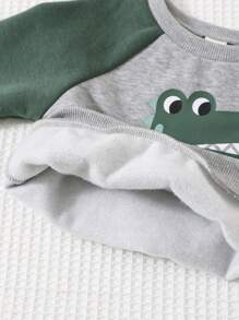Cozy Pixies 2 件装男婴卡通恐龙图案针织柔软插肩袖套头衫和松紧腰裤套装 - 綠色 - 查看 3
