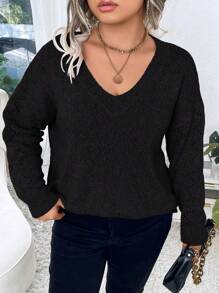 大码纯色 V 领长袖简约套头毛衣，休闲日常穿着，适合冬季