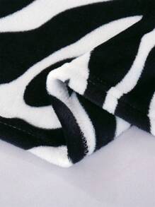 1 pieza Manta/Chal de peluche con estampado de cebra en blanco y negro, suave y cálida, de doble uso como manta o cobertor para la sala de estar, sofá, dormitorio, dormitorio, decoración de otoño, decoración de otoño, decoración de la habitación - Blanco y Negro - Ver 8