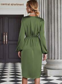 SHEIN Clasi Vestido envolvente midi de unicolor con escote en V y mangas farol para mujer, elegante atuendo de satén maxi para otoño - Verde militar - Ver 2