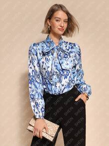 Chiquease Áo thun dài tay in họa tiết hoa toàn thân buộc phía trước cho nữ - Màu xanh lam - Xem 4