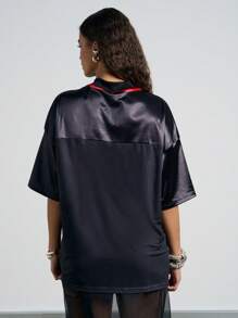 AiiRZ Oversized T-Shirt mit V-Ausschnitt und Logo Detail