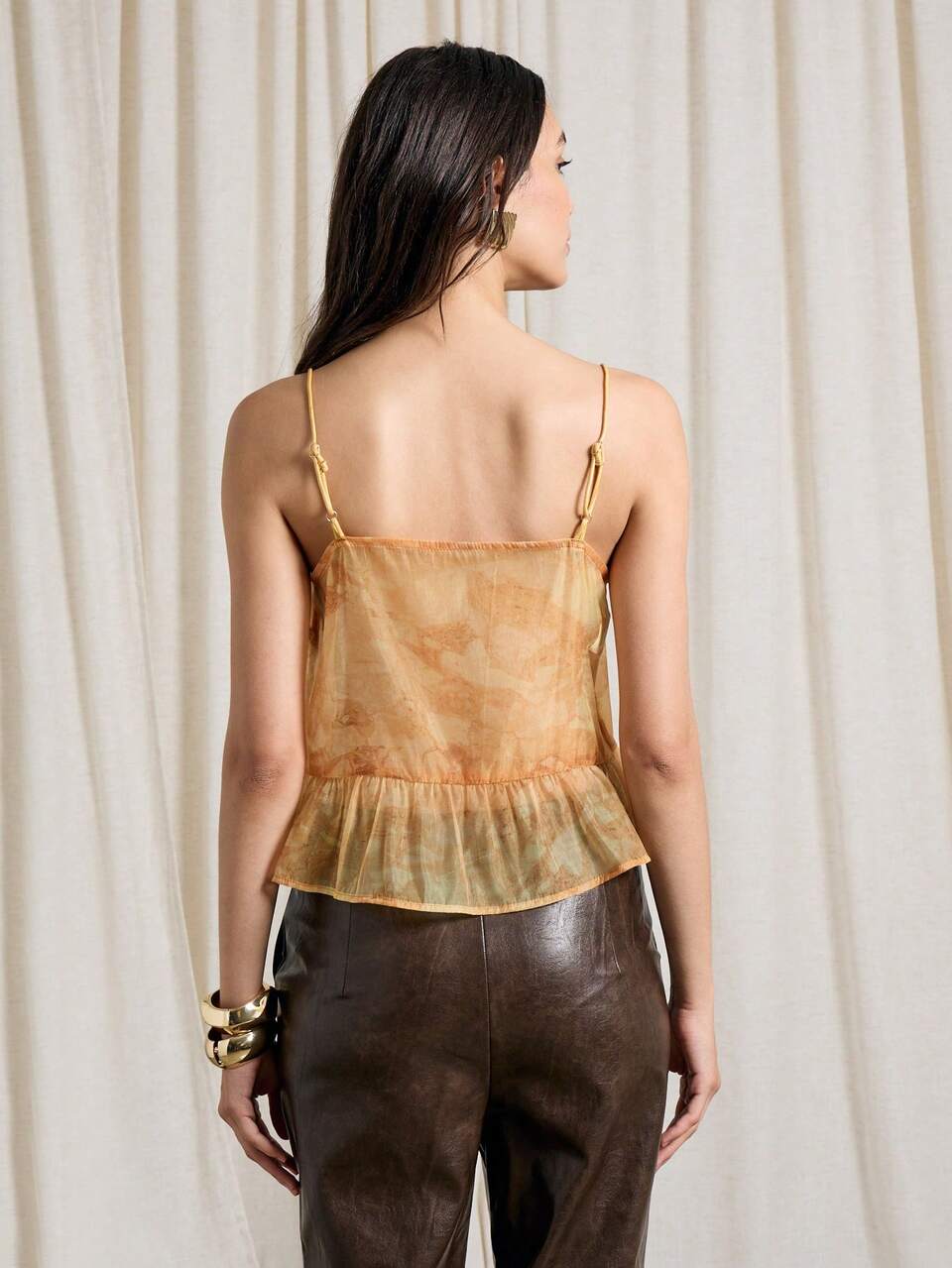 Top camisole à volants transparents avec imprimé tie-dye boho