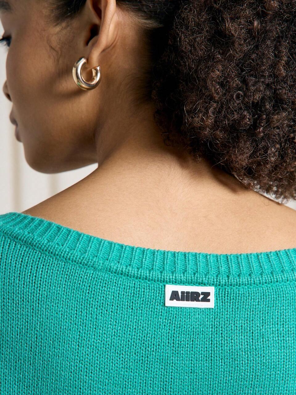 AiiRZ Knit Cropped Long Sleeve Button Front Scoop Neck Cardigan