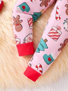 2 件装女婴舒适睡衣套装，洋红色底色上印有圣诞主题图案，长裤和长袖上衣