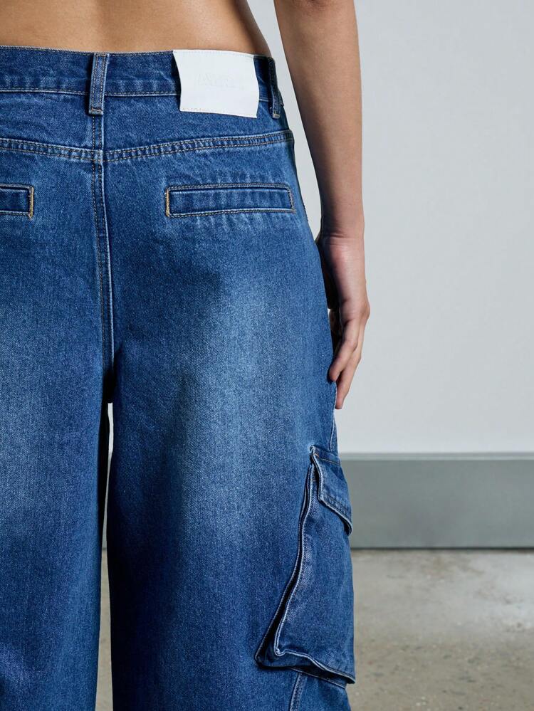 Washed Low Rise Barrel Cargo Jeans