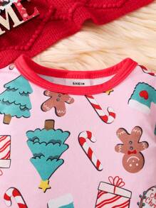 2 件装女婴舒适睡衣套装，洋红色底色上印有圣诞主题图案，长裤和长袖上衣
