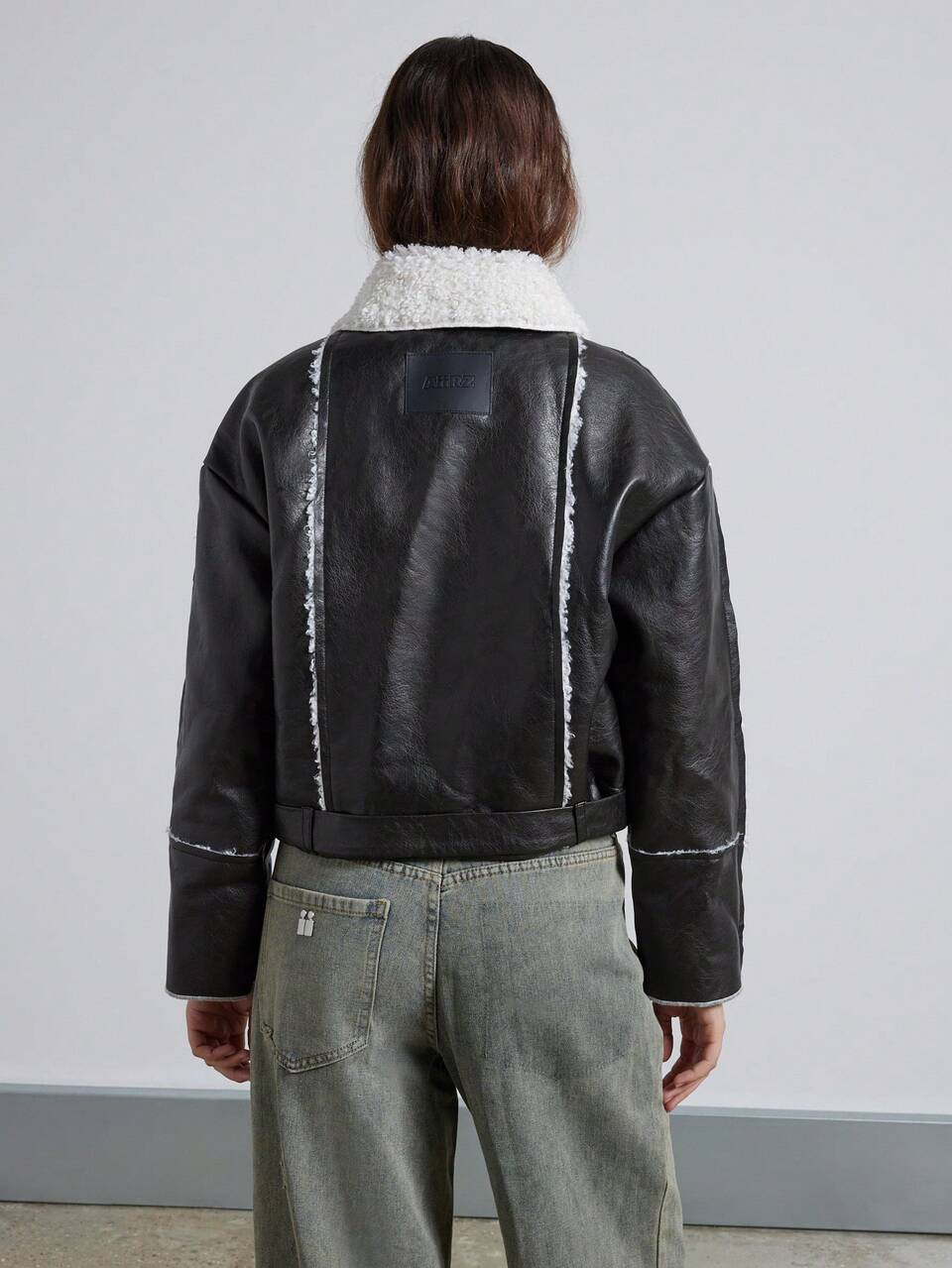 Designer-Bikermantel aus Kunstleder mit Sherpa-Futter