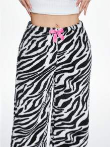 ROMWE Kawaii Y2K 风格休闲家居斑马条纹毛茸茸女式长裤 - 黑與白 - 查看 2