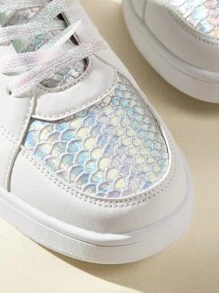 CUCCOO EASI 时尚百搭白色和浅绿色休闲轻便舒适女式低跟平底溜冰鞋，适合派对、度假、通勤和户外散步 - 銀色 - 查看 7