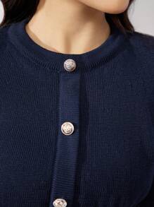 Modelyn 1 pièce Pull minimaliste pour femme, manches longues, boutons devant, couleur unie, pour une utilisation quotidienne décontractée