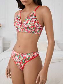 Strawberry Shortcake X SHEIN 女士可爱卡通人物和草莓印花无钢圈舒适胸罩和内裤套装 - 紅色 - 查看 3