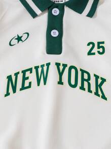 SHEIN Der Polokragen des Baby Jungen ist mit einem kontrastierenden Anzug mit Landmarkenmustern kombiniert, der und Komfort vereint und speziell für spielfreudige Babys entworfen wurde. Das Polokragen-Design verleiht dem Baby einen eleganten Gesamteindruck, während das Landmarkenmuster Spaß und Bildungselemente hinzufügt. Das Farbblockdesign macht den Anzug lebendiger und interessanter und macht ihn zur idealen Wahl für den täglichen Babystyle.