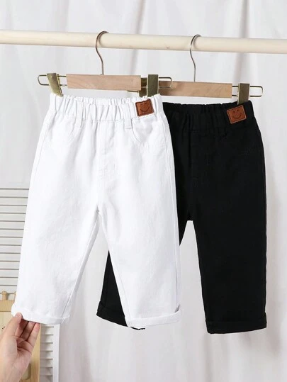 SHEIN Playful Pals 2 件装男宝宝百搭宽松舒适休闲白色 + 黑色牛仔直筒裤套装