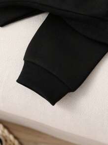 SHEIN Playful Pals 男婴休闲拼色字母刺绣马球领运动衫和运动裤套装，可爱时尚学院风格，适合秋冬穿着、郊游、摄影、派对等。 - 黑色 - 查看 3