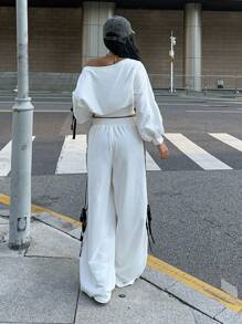 SHEIN EZwear 大码女士运动服套装，女士运动服，2 件套：蝴蝶结拼布带斜肩运动衫和阔腿裤，运动休闲装，女士秋冬装 - 黑與白 - 查看 2