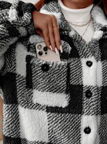 SHEIN LUNE Áo khoác nữ cỡ lớn kẻ caro tay dài vai rớt có túi, kiểu dáng thường ngày, thích hợp giữ ấm mùa đông và kỳ nghỉ. - Đen và trắng - Xem 6