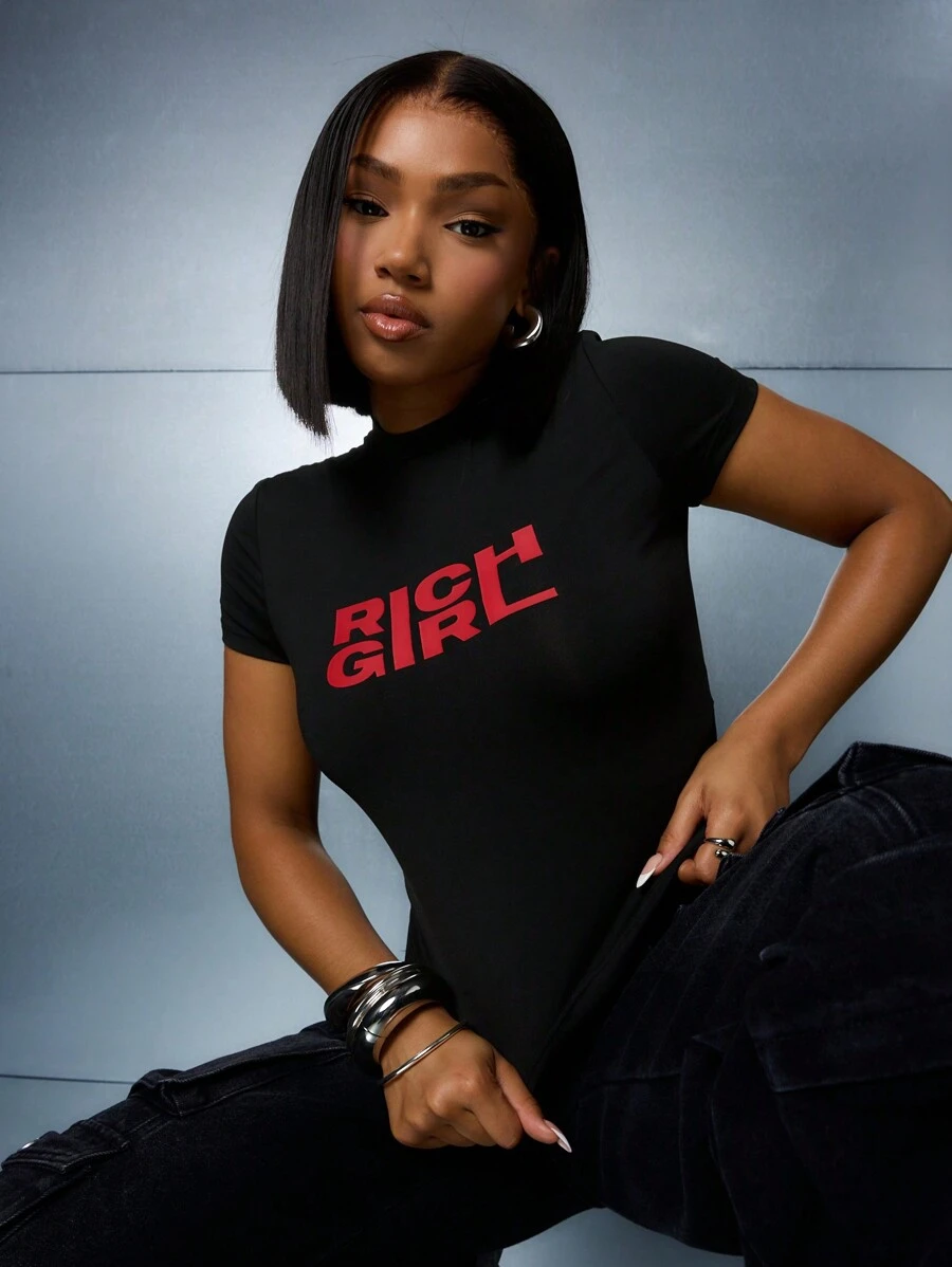 SUMWON WOMEN Rich Girl 标语图案婴儿 T 恤短款上衣短袖修身夏季节日街头时尚个性 T 恤 - 黑色 - 查看 1