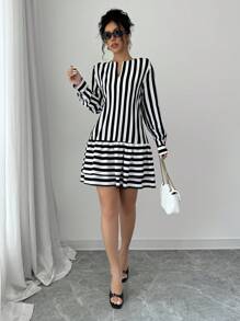 Rafferiza 女士休闲条纹印花镂空领口灯笼袖荷叶边下摆迷你连衣裙 - 黑與白 - 查看 3