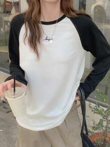 DAZY Áo thun tay lỡ thêu chữ màu tương phản cổ tròn rộng rãi cho nữ - trắng - Xem 2