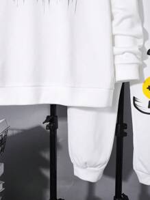 SHEIN TeenBoys 2 bộ quần áo thể thao thường ngày đường phố thoải mái đa năng ấm áp siêu tiết kiệm chi phí in chữ graffiti có mũ trùm đầu dệt kim quần nỉ bộ quần áo trở lại trường; trang phục mùa thu; quần áo bé trai tuổi teen; áo khoác mùa thu; trang phục mùa thu thu/đông - trắng - Xem 3