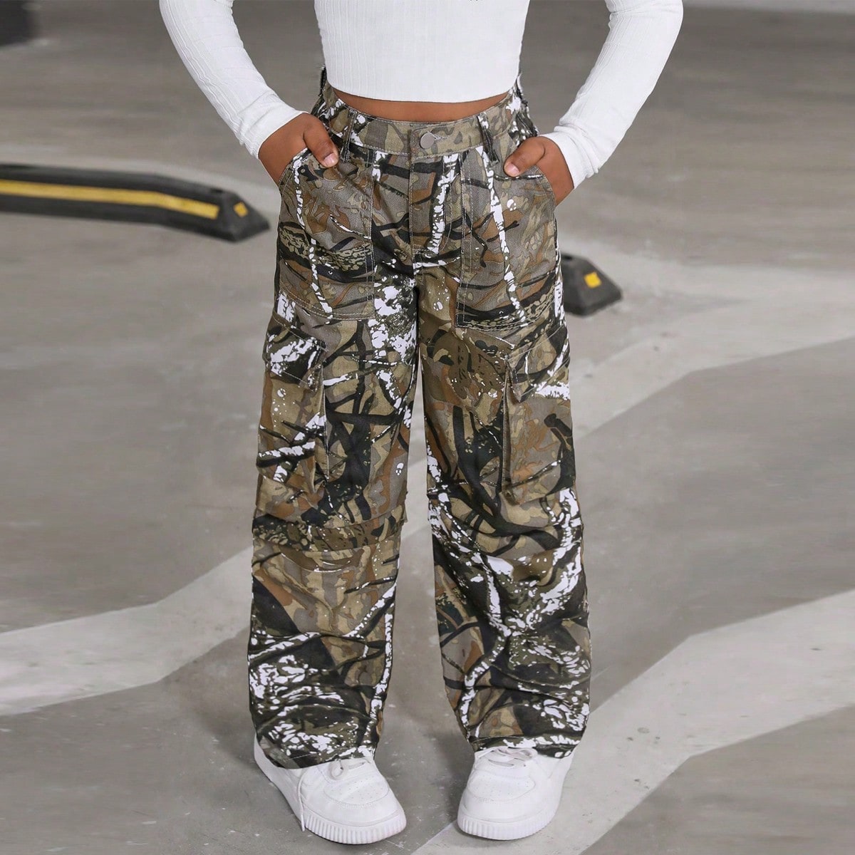 Pantalones vaqueros de pata ancha con estampado de camuflaje versátil y casual de Y2K para niñas preadolescentes, adecuado para uso diario