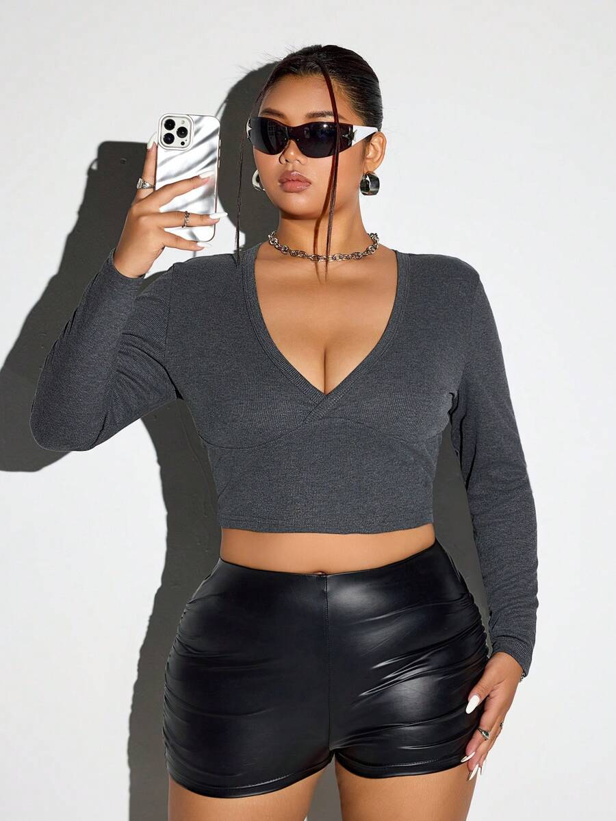SHEIN ICON 大码女式秋季纯色长袖短款修身深 V 领 T 恤 - 深灰色 - 查看 1