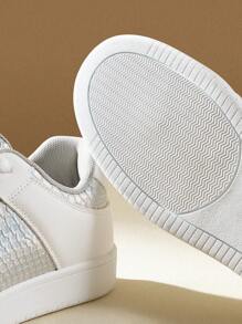 CUCCOO EASI 时尚百搭白色和浅绿色休闲轻便舒适女式低跟平底溜冰鞋，适合派对、度假、通勤和户外散步 - 銀色 - 查看 8