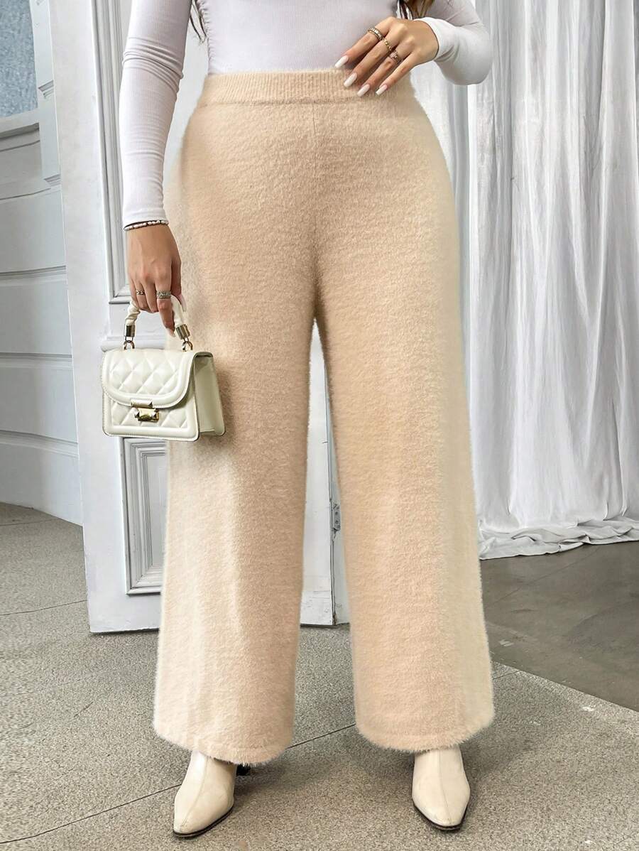 SHEIN Privé 大码女士温暖舒适针织套装,包括套头毛衣裤,适合秋冬季休闲装和家居服,面料柔软亲肤 - 杏色 - 查看 1