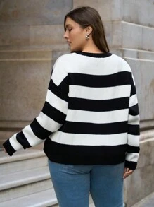 RueChic Cardigan à boutons avec motif rayé grande taille - Noir et Blanc - Voir 2
