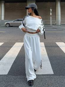 SHEIN EZwear 大码女士运动服套装，女士运动服，2 件套：蝴蝶结拼布带斜肩运动衫和阔腿裤，运动休闲装，女士秋冬装 - 黑與白 - 查看 5