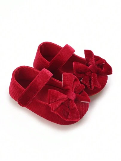 Zapatos planos elegantes de moda vintage de terciopelo rojo antideslizante para bebés/niños pequeños