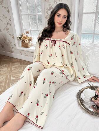 CottageSlumber 플러스플러스 사이즈 플로럴 프린트 대비 색상 매듭 러플 트림 스퀘어 넥 탑 & 바지 파자마 세트, 아늑하고 우아한 디테일, 가을 겨울 옷