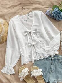 Soleia Blouse blanche décontracté à volants avec nœud et poignets brodés - Blanc - View 1