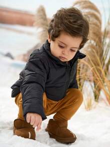 SHEIN 3 Stücke/Set Kleinkind Baby Jungen Karohemd, schwarze warme Jacke und Hose Outfit, perfekte Kombination aus klassischem Karodesign und bequemem Material, geeignet für Herbst und Winter, verleiht der Wintergarderobe des Babyjungen Mode und Wärme