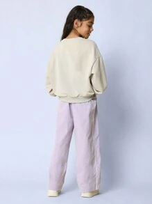 SUMWON 少女舒适常规版型科罗拉多图案印花卫衣和直筒尼龙运动裤两件套，带滚边细节，适合度假穿着。 - 彩色 - 查看 2