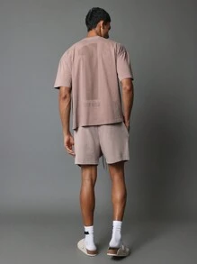SUMWON Conjunto de 2 piezas con camiseta de manga corta con lavado y pantalón corto con estampado gráfico de número, corte regular - Caqui - Ver 1