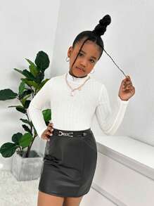 طقم لباس علوي محبوك بأكمام طويلة وتنورة قصيرة من الجلد الصناعي من توين جيرل نوفا شوب - أبيض وأسود - مشاهدة 1