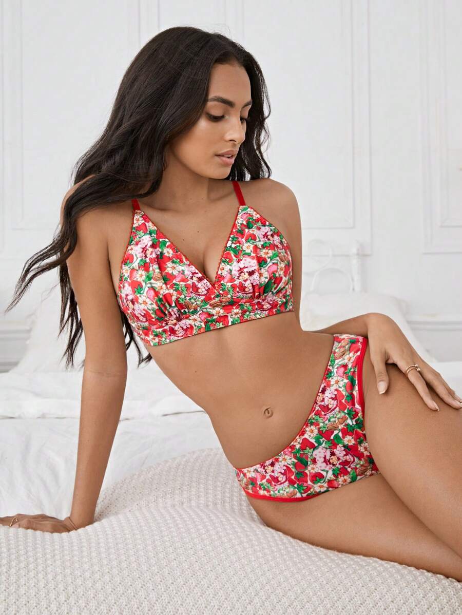 Strawberry Shortcake X SHEIN 女士可爱卡通人物和草莓印花无钢圈舒适胸罩和内裤套装 - 紅色 - 查看 1